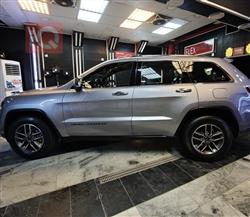 جیپ گراند شیرۆکی